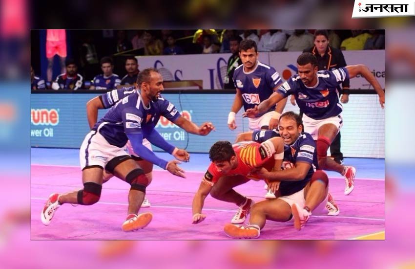 Pro Kabaddi 2017: दिल्ली ने पिछले मुकाबले में जयपुर को प्लेऑफ से लगभग बाहर कर दिया है। Pro Kabaddi 2017: दिल्ली ने पिछले मुकाबले में जयपुर को प्लेऑफ से लगभग बाहर कर दिया है।