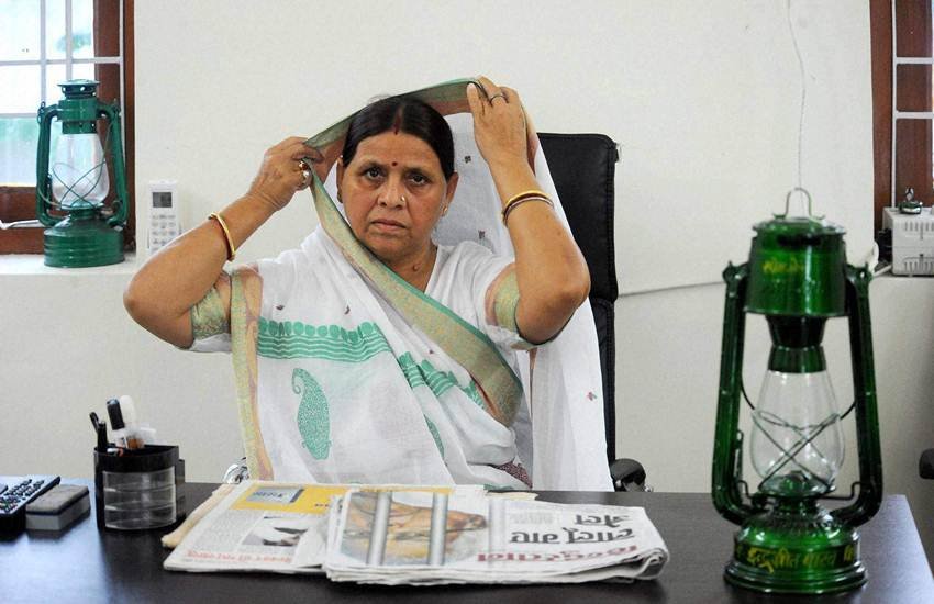 Rabri Devi, Rabri Devi did not present, RJD Leader Rabri Devi, Rabri Devi before the ED, ED and Rabri Devi, ED Asked to Attend, Attend on October 16, Tejashwi Yadav, RJD, PMLA case, Money Laundering Act, IRCTC, Enforcement Directorate, Delhi, Bihar News, Jansatta
