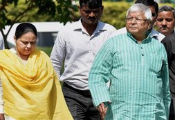 lalu yadavappears to cbi court