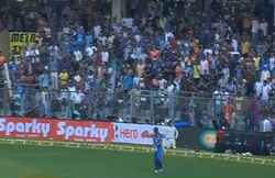 IND vs NZ 1st ODI: वानखेड़े स्‍टेडियम में एमएस धोनी को मिला स्‍टैंडिंग ओवेशन, ताजा हुईं 2011 वर्ल्‍ड कप की यादें