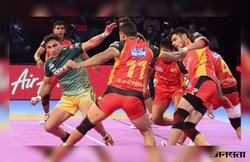 प्रो कबड्डी लीग 2017, यूपी योद्धा vs बेंगलुरु बुल्स: रोहित कुमार के दम BGB ने 40 प्वाइंट्स से मारी बाजी