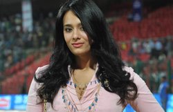 मयंती लैंगर ने सुरेश रैना से मांगा वाई-फाई पासवर्ड, लोग बोले-सिर्फ बीवी को पता है कोड