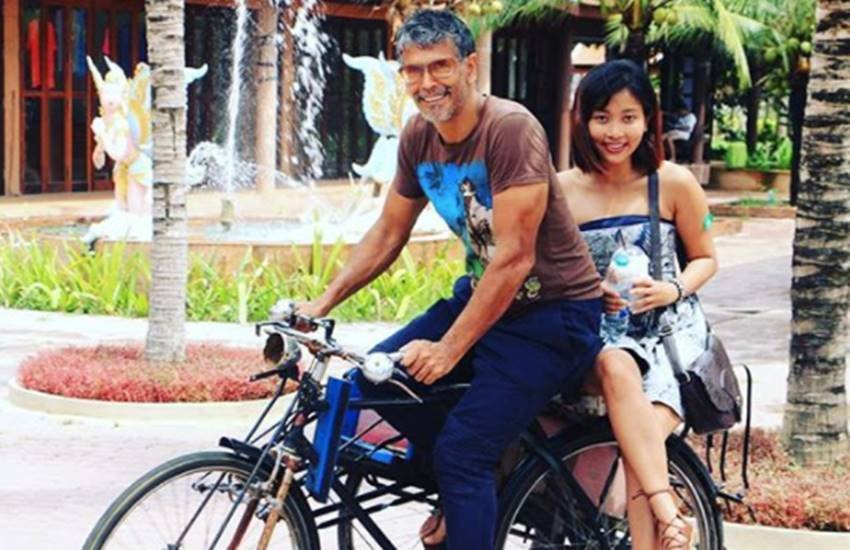 milind soman, ankita bonkar, milind soman girlfriend, milind soman wife, milind soman daughter, milind soman family, milind soman age, milind soman controversy, milind soman trolled, milind soman twitter