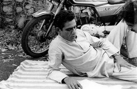 Om Puri, Bollywood, Hollywood, Om Puri film career, Om Puri do hollywood movies, Om Puri appeared in non-Indian productions in the United States, Britain and Pakistan, delhi, punjab, Om Puri was disappointed by his education at FTII, Om Puri unable to pay tuition fees, NSD, National School of Drama, Bollywood News, Bollywood News in Hindi, Entertenment news in Hindi, Viral story in Hindi, Latest news in Hindi, Jansatta