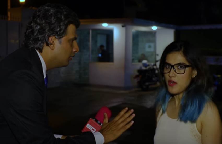 सोशल मीडिया इन दिनों टीवी पत्रकार रवीश कुमार से जुड़ा एक वीडियो खूब वायरल हो रहा है, जिसमें एक शख्स उन्हीं जैसे अंदाज में रिपोर्टिंग करते दिखता है। (फोटो सोर्सः यूट्यूब) सोशल मीडिया इन दिनों टीवी पत्रकार रवीश कुमार से जुड़ा एक वीडियो खूब वायरल हो रहा है, जिसमें एक शख्स उन्हीं जैसे अंदाज में रिपोर्टिंग करते दिखता है। (फोटो सोर्सः यूट्यूब)