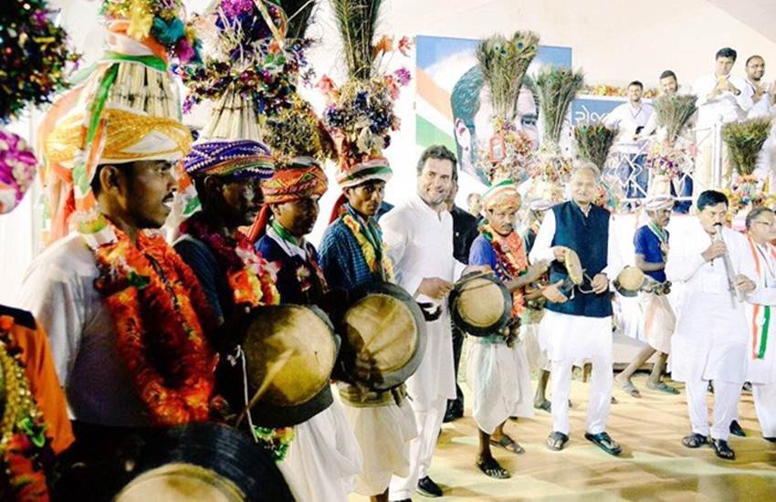 राहुल गांधी से सवाल पूछते बॉक्सर विजेन्दर सिंह।