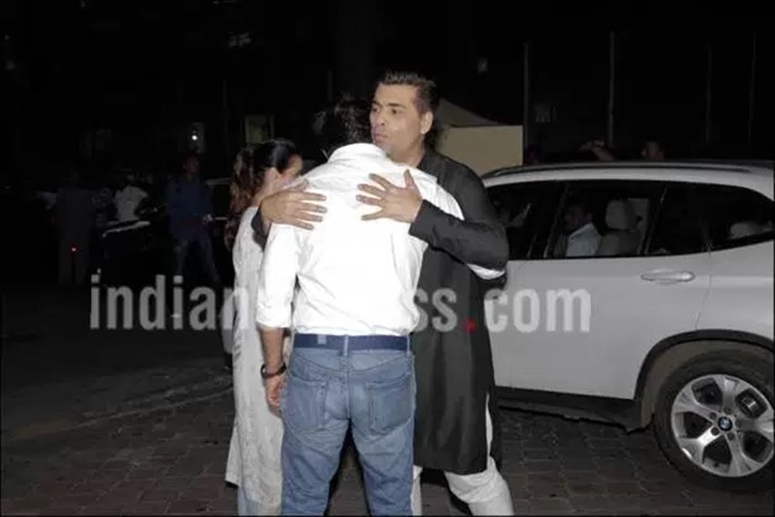 rani mukerji, rani muker father, rani mukerji father prayer meet, amitabh bachchan, abhishek bachchan, aishwarya, ranveer singh, aamir khan, ranveer rani father prayer meet, ranveer singh images, rani mkukerji father prayer meet images, kareena kapoor, karisma kapoor, rani mukerji images, rani mukherjee, rani mukerji mother