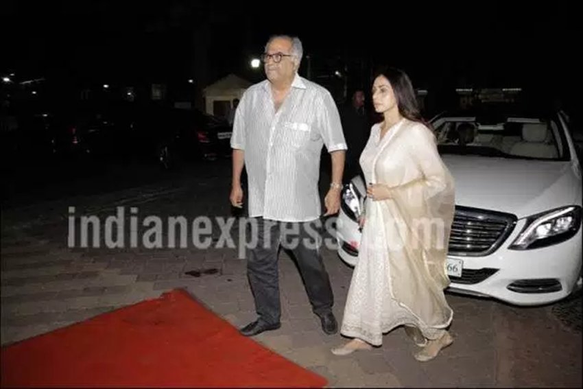 rani mukerji, rani muker father, rani mukerji father prayer meet, amitabh bachchan, abhishek bachchan, aishwarya, ranveer singh, aamir khan, ranveer rani father prayer meet, ranveer singh images, rani mkukerji father prayer meet images, kareena kapoor, karisma kapoor, rani mukerji images, rani mukherjee, rani mukerji mother
