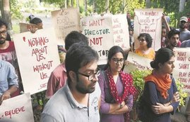 Satyajit Ray Film and Television Institute, SRFTI, Debamitra Mitra, Director Debamitra Mitra, SRFTI Director Debamitra Mitra, Students Surrounded, Students Surrounded Debamitra Mitra, State News