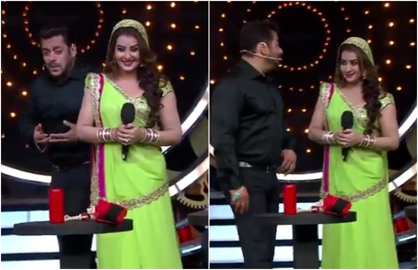 Bigg Boss 11 First Celeb Contestant: शिल्पा शिंदे बिग बॉस के घर में पहली सेलेब्रिटी कंटेस्टेंट होंगी।