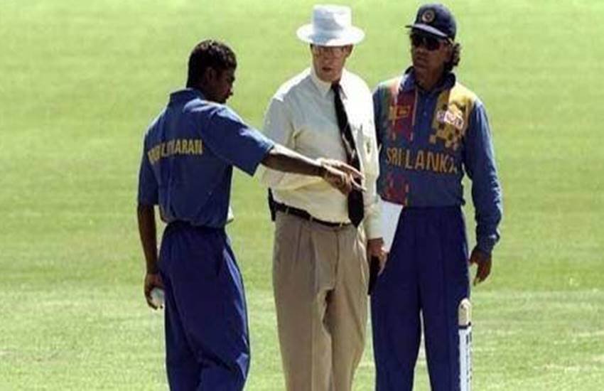 1995-96 में ऑस्ट्रेलिया में मुरलीधरन की बॉल को नो बॉल करार दे दिया गया था।(फोटो सोर्स- यू-ट्यूब)