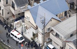 घर के अंदर 9 लाशें, दरवाजे पर आइस बॉक्स में रखे थे दो कटे हुए सिर, जानें पूरा मामला