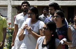 UPTET 2017 Admit Card: प्रवेश पत्र डाउनलोड के लिए उपलब्ध हैं 2 सर्वर्स ऑप्शन, जानें ये महत्वपूर्ण बातें