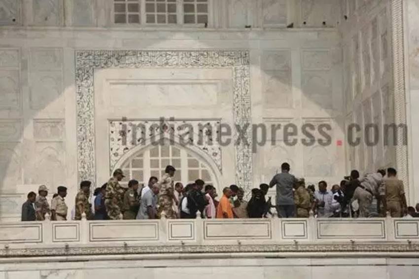 adityanath taj mahal photos, taj mahal photos, yogi in taj mahal, taj mahal controversy, yogi adityanath images, up cm, agra, adityanath in agra images, adityanath agra visit pics, yogi agra pictures, jansatta
