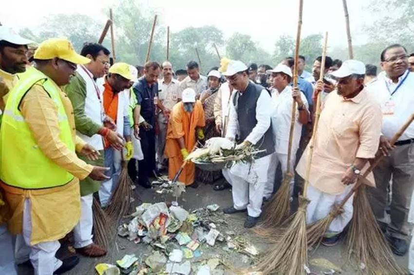 adityanath taj mahal photos, taj mahal photos, yogi in taj mahal, taj mahal controversy, yogi adityanath images, up cm, agra, adityanath in agra images, adityanath agra visit pics, yogi agra pictures, jansatta