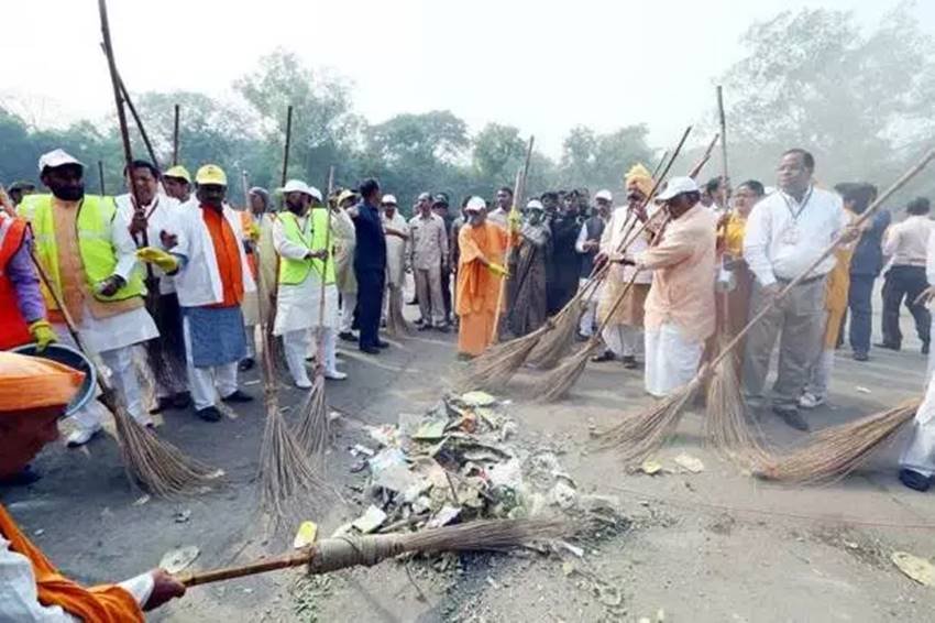 adityanath taj mahal photos, taj mahal photos, yogi in taj mahal, taj mahal controversy, yogi adityanath images, up cm, agra, adityanath in agra images, adityanath agra visit pics, yogi agra pictures, jansatta