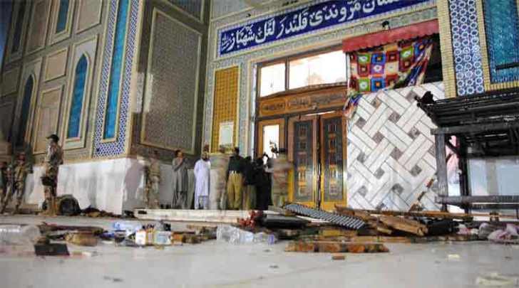 पाकिस्तान के प्रांत बलूचिस्तान के झाल मगसी में एक दरगाह में हुए आत्मघाती विस्फोट में कम से कम 12 लोग मारे गए