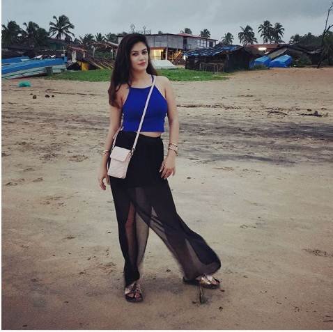 Dennis Nagpal, bandgi kalra, bigg boss 11, bigg boss 11 contestant bandgi kalra, bandgi kalra hot photos, bandgi kalra photos, bandgi kalra details, bandgi kalra news, who is bandgi kalra, bandgi kalra family, bandgi kalra personal life, bandgi kalra hot videos, bandgi kalra photoshoots, bandgi kalra age, bandgi kalra boyfriend, entertainment news, Jansatta bigg boss, jansatta bandgi