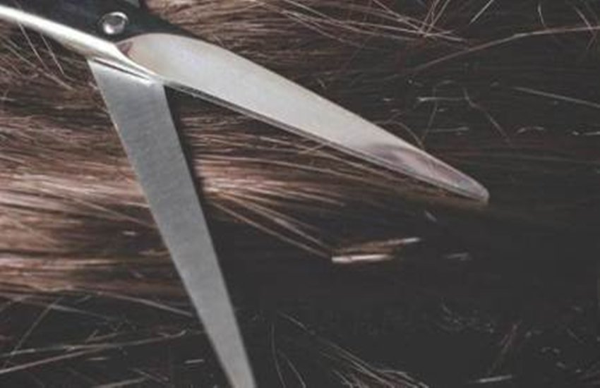 कश्मीर में चोटी कटने की घटना (प्रतीकात्मक फोटो) कश्मीर में चोटी कटने की घटना (प्रतीकात्मक फोटो)