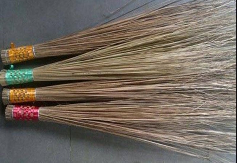 शनिवार के दिन ही घर में नई झाडू निकालनी चाहिए। 