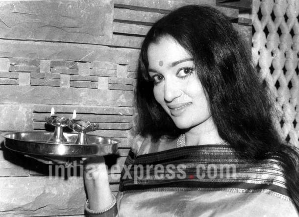 asha parekh, raj kapoor, nirupa roy, mumtaz, diwali pictures, bollywood diwali, bollywood diwali celebrations, bollywood diwali photos, asha parekh images, raj kapoor old photos, bina rai diwali, mumtaz duwali, mumtaz throwback photos, diwali throwback images, bollywood diwali celebrations