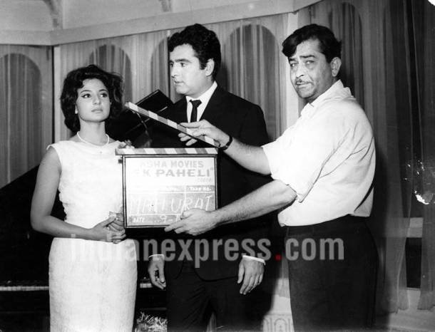 asha parekh, raj kapoor, nirupa roy, mumtaz, diwali pictures, bollywood diwali, bollywood diwali celebrations, bollywood diwali photos, asha parekh images, raj kapoor old photos, bina rai diwali, mumtaz duwali, mumtaz throwback photos, diwali throwback images, bollywood diwali celebrations