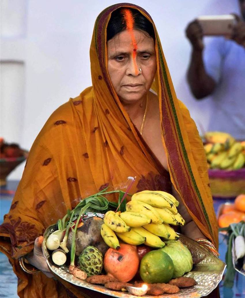 chhath puja, chhath puja 2017, chhath puja in hindi, lalu yadav, lalu prasad yadav, lalu yadav chhath puja, lalu yadav chhath puja image, lalu yadav chhath puja photos, chhath puja in bihar, chhath puja news