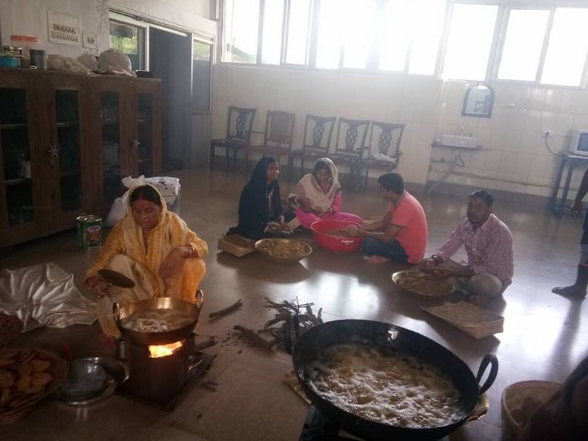 chhath puja, chhath puja 2017, chhath puja in hindi, lalu yadav, lalu prasad yadav, lalu yadav chhath puja, lalu yadav chhath puja image, lalu yadav chhath puja photos, chhath puja in bihar, chhath puja news