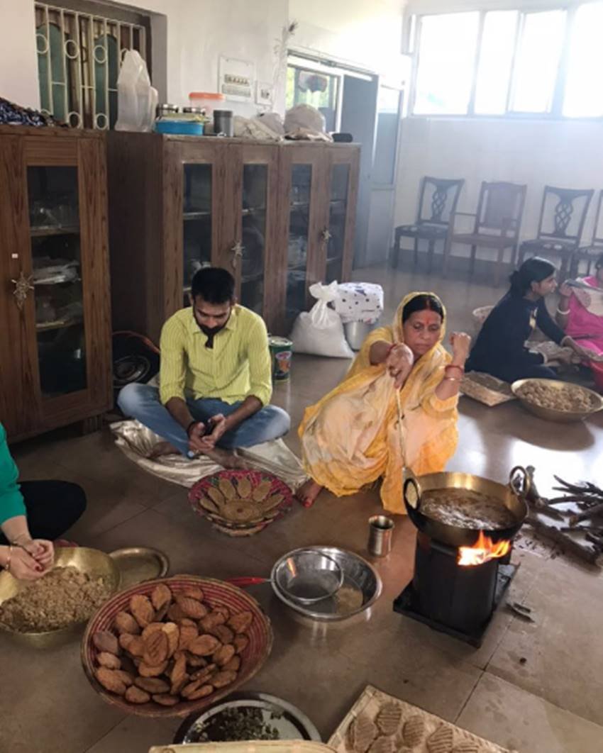 chhath puja, chhath puja 2017, chhath puja in hindi, lalu yadav, lalu prasad yadav, lalu yadav chhath puja, lalu yadav chhath puja image, lalu yadav chhath puja photos, chhath puja in bihar, chhath puja news