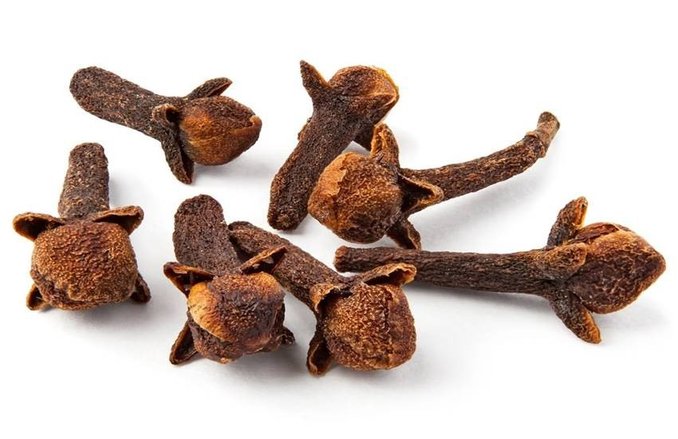 लौंग के ये 4 टोटके, बना सकते हैं आपका हर बिगड़ा हुआ काम