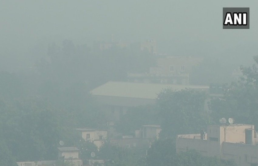 प्रदूषण की जांच करने वाले स्टेशन के ऑनलाइन इंडिकेटर्स ने लाल रंग दिखाया जिसका मतलब था कि एयर क्वालिटी बहुत ही खराब है। फाइल फोटो प्रदूषण की जांच करने वाले स्टेशन के ऑनलाइन इंडिकेटर्स ने लाल रंग दिखाया जिसका मतलब था कि एयर क्वालिटी बहुत ही खराब है। फाइल फोटो