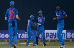 जसप्रीत बुमराह ने किया ऐसा रनआउट, खुद को हंसने से रोक नहीं पाए धोनी, देखें वीडियो