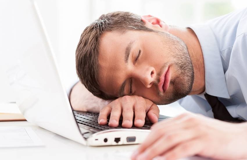 tiredness, yoga to reduce fatigue in hindi, tiredness reducing yoga, how to reduce tiredness, ardhchandrasan, setubandhasana, health news, office work, tiredness after office, health news in hindi, lifestyle news in hindi, jansatta