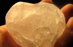 औषधीय गुणों से भरपूर है फिटकरी, इन समस्याओं से जड़ से दिलाता है निजात