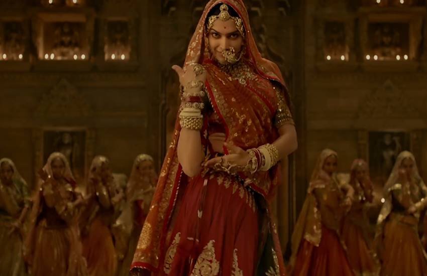 Padmavati, Padmavati Ghoomar, Padmavati Song, Ghoomar Song, Deepika looks ethereal in Ghoomar song, Deepika Dancing Stunning Ghoomar, Padmavati movie, Ghoomar song See Video, Padmavati, Padmavati Ghoomar, Padmavati Song, Ghoomar Song, Deepika looks ethereal in Ghoomar song, Deepika Dancing Stunning Ghoomar, Padmavati movie, Ghoomar song See Video