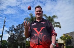 इस गेंदबाज ने रचा इतिहास, ली ट्रिपल हैट्रिक!