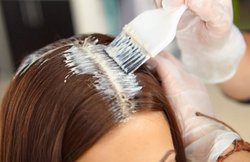 घर पर ऐसे बनाएं नेचुरल हेयर डाइज़, बाल रहेंगे सुरक्षित और दिखेंगे सुंदर