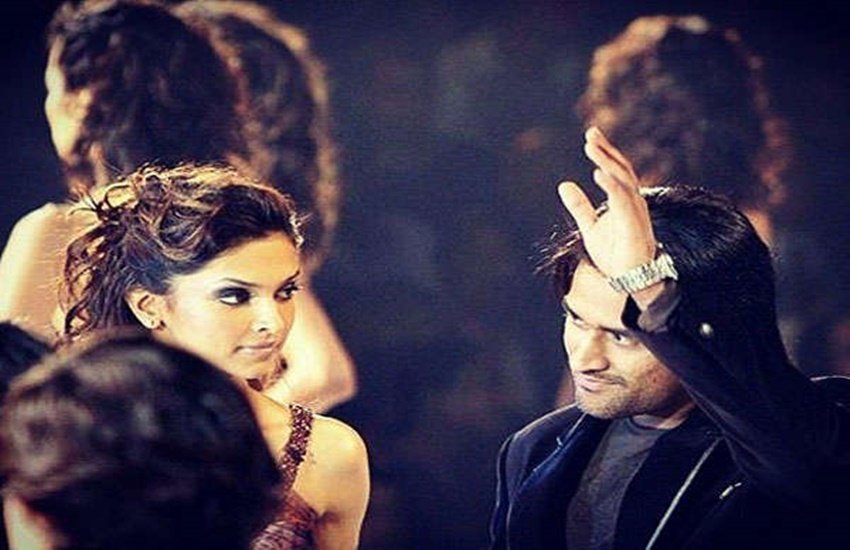 भारतीय टीम के पूर्व कप्तान महेंद्र सिंह धोनी और एक्ट्रेस दीपिका पादुकोण। भारतीय टीम के पूर्व कप्तान महेंद्र सिंह धोनी और एक्ट्रेस दीपिका पादुकोण।