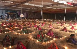 विडियो: जमीन समाधि में करवा चौथ, दिवाली और गोवर्द्धन पूजा, 1300 किसानों का अनूठा सत्याग्रह