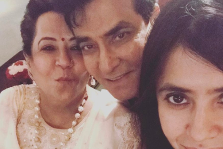 jeetendra shobha kapoor, ekta kapoor, ekta kapoor jeetendra, jeetendra kapoor shobha kapoor wedding anniversary, tusshan kapoor, jeetendra marriage, jeetendra wife, entertainment news