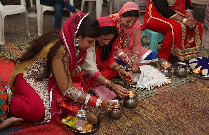 karwa chauth, karwa chauth 2017, karwa chauth katha, karwa chauth katha in hindi, karwa chauth vrat katha, karwa chauth vrat katha in hindi, करवाचौथ व्रत कथा, करवा चौथ, karwa chauth story, karwa chauth kahani, karwa chauth puja, karwa chauth puja vidhi, karwa chauth kahani in hindi, karwa chauth vrat vidhi, karwa chauth vidhi, karwa chauth latest news