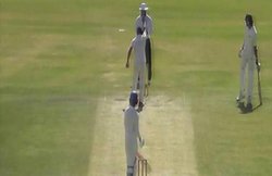 VIDEO: 78 ओवर में 4 रन भी नहीं बना पाई पाकिस्तान की ये टीम, गेंदबाज ने बिना बॉल डाले कर दिया आउट