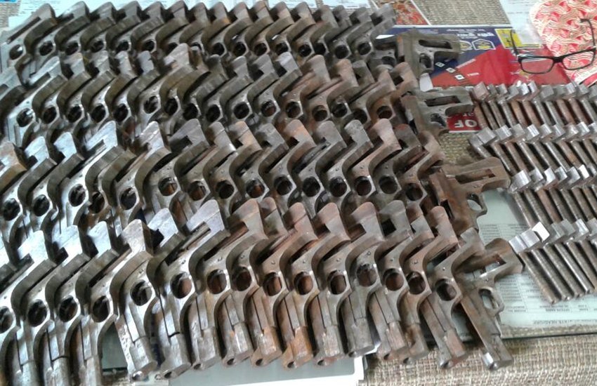 Railway Police, Semi Built Pistols, Bhagalpur Railway Police, Bhagalpur Railway Police Recovered, 72 Semi Built Pistols, Semi Built Pistols from the Train, Railway Police Recovered 72 Semi Built Pistols, Pistols in Bihar, State news, jansatta Railway Police, Semi Built Pistols, Bhagalpur Railway Police, Bhagalpur Railway Police Recovered, 72 Semi Built Pistols, Semi Built Pistols from the Train, Railway Police Recovered 72 Semi Built Pistols, Pistols in Bihar, State news, jansatta