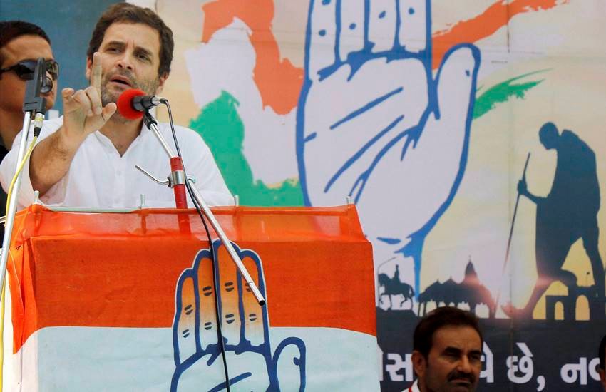 गुजरात में रैली को संबोधित करते कांग्रेस उपाध्यक्ष राहुल गांधी। (Photo Source: PTI)