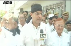 भ्रष्टाचार पर ‘मीडिया का गला घोंटने वाला’ बिल राजस्थान विधानसभा में पेश, सड़क पर उतरी कांग्रेस, हिरासत में कई नेता