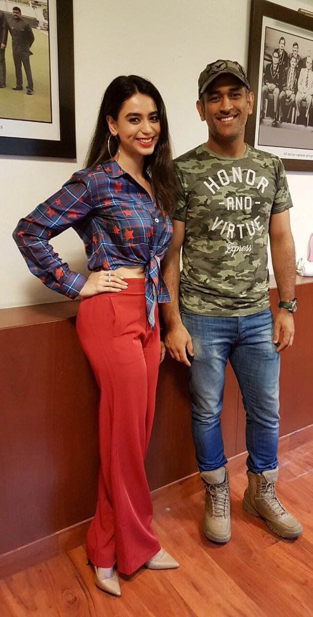Anupam Kher, Anupam Kher dhoni, MS dhoni. MS dhoni daughter, Anupam Kher film, Ranchi Diaries, Ranchi Diaries film, Jharkhand Chief Minister Raghubar Das, Ranchi Diaries release date, entertainment news,Soundarya Sharma, Soundarya Sharma with Dhoni, MS Dhoni with Soundarya Sharma, Dhoni With Bollywood Actress