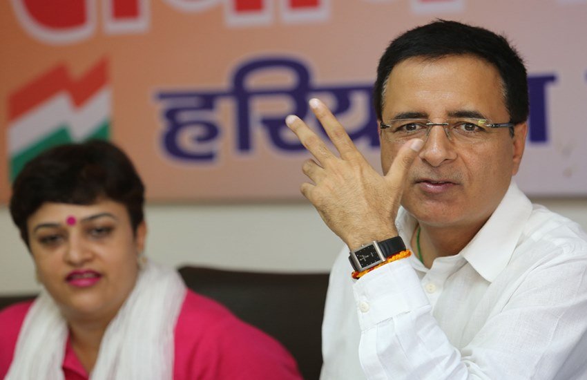 17 साल की उम्र में ही राजनीतिक ककहरा पढ़ने वाले सुरजेवाला को राजनीति विरासत में मिली है। 17 साल की उम्र में ही राजनीतिक ककहरा पढ़ने वाले सुरजेवाला को राजनीति विरासत में मिली है।