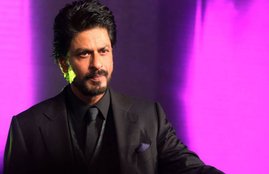 Shah Rukh Khan, Bollywood actor Shah Rukh Khan, when woman slap shah rukh khan, train incident, shah rukh khan train incident, when woman slap shah rukh khan in the train, Shah Rukh Khan stood in the train while standing out of the women slaps, sunyy leone, actress sunny leone in train with shah rukh khan, Bollywood News in Hindi, Entertenment news in Hindi
