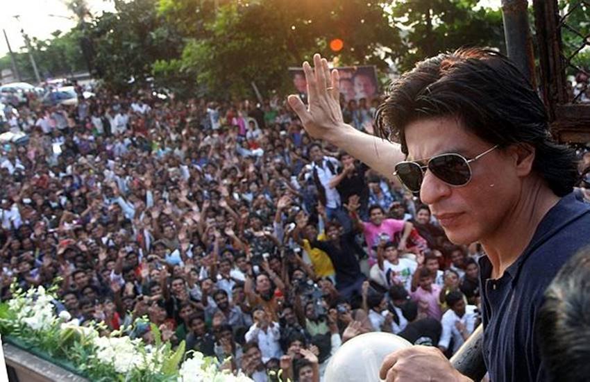 शाहरुख खान ने उस वक्त फिल्म राजू बन गया जेंटिलमैन साइन की थी।