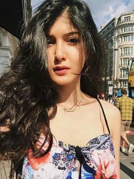 shanaya kapoor pics, Suhana Khan, Shanaya Kapoor and Ananya Panday, Shanaya Kapoor hot photos, Shanaya Kapoor latest photos, Shanaya Kapoor love affair, Shanaya Kapoor news, sanjay kapoor daughter